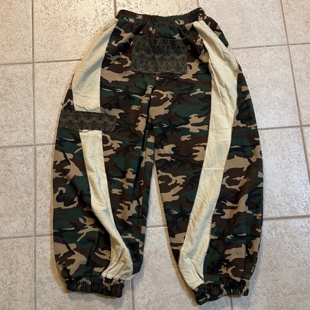 POL Camouflage Patchwork Pants Size Small - Picture 8 of 9